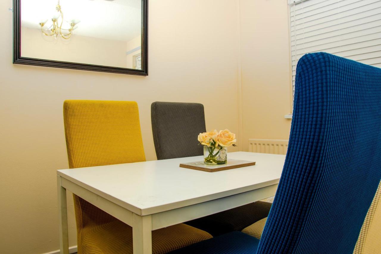 Xb Property - Comfy House Perfect For Families Contractors Relocators West Bromwich Eksteriør bilde
