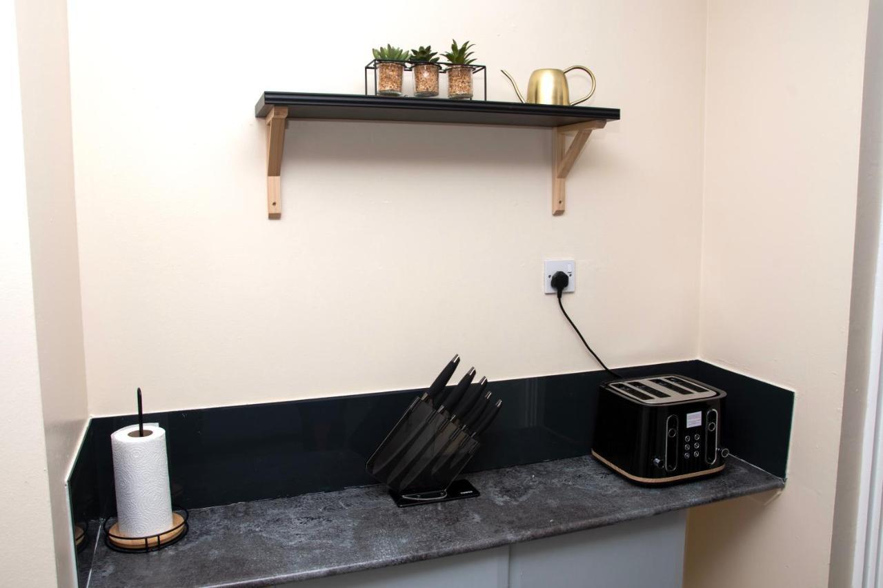 Xb Property - Comfy House Perfect For Families Contractors Relocators West Bromwich Eksteriør bilde