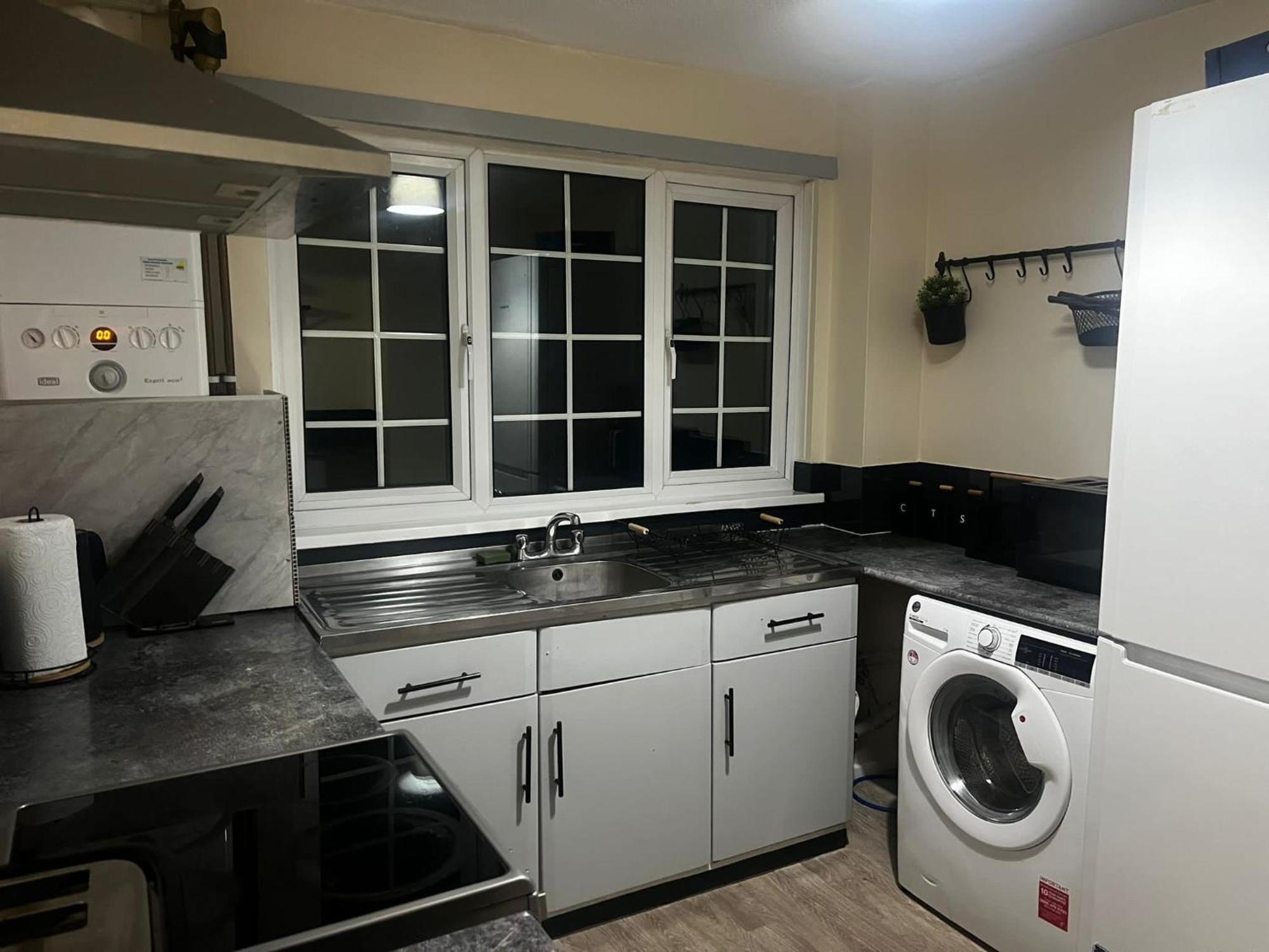 Xb Property - Comfy House Perfect For Families Contractors Relocators West Bromwich Eksteriør bilde